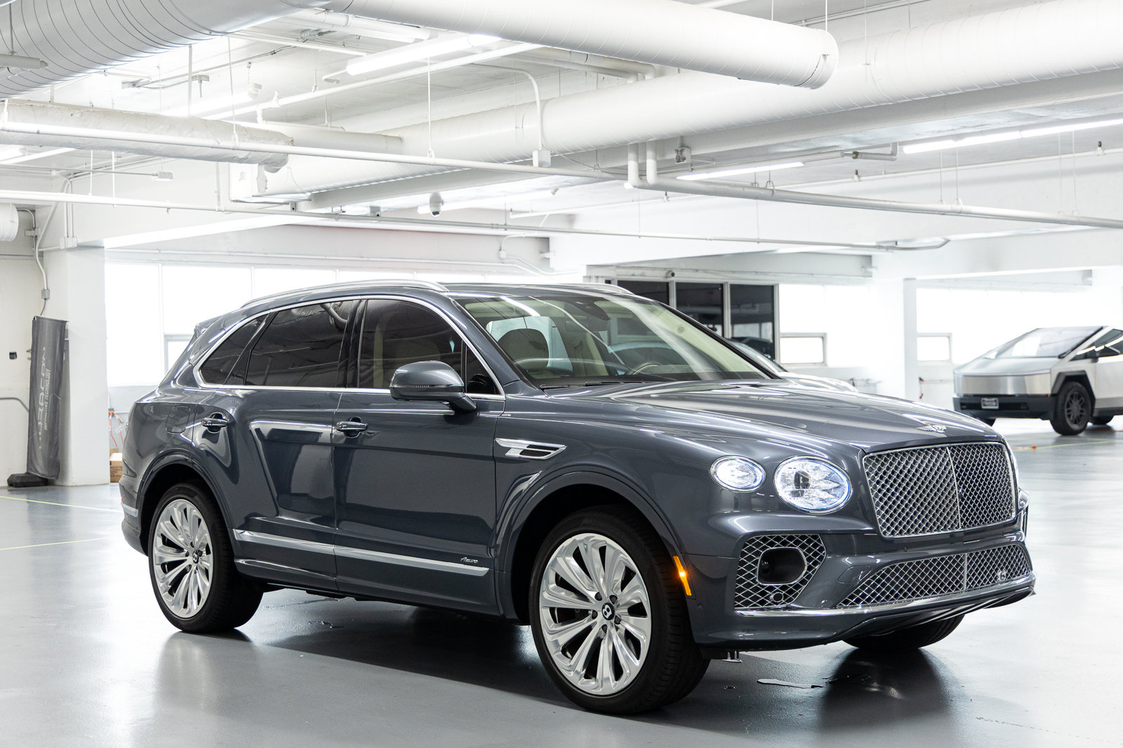 Certified 2023 Bentley Bentayga AWD/4WD image 8