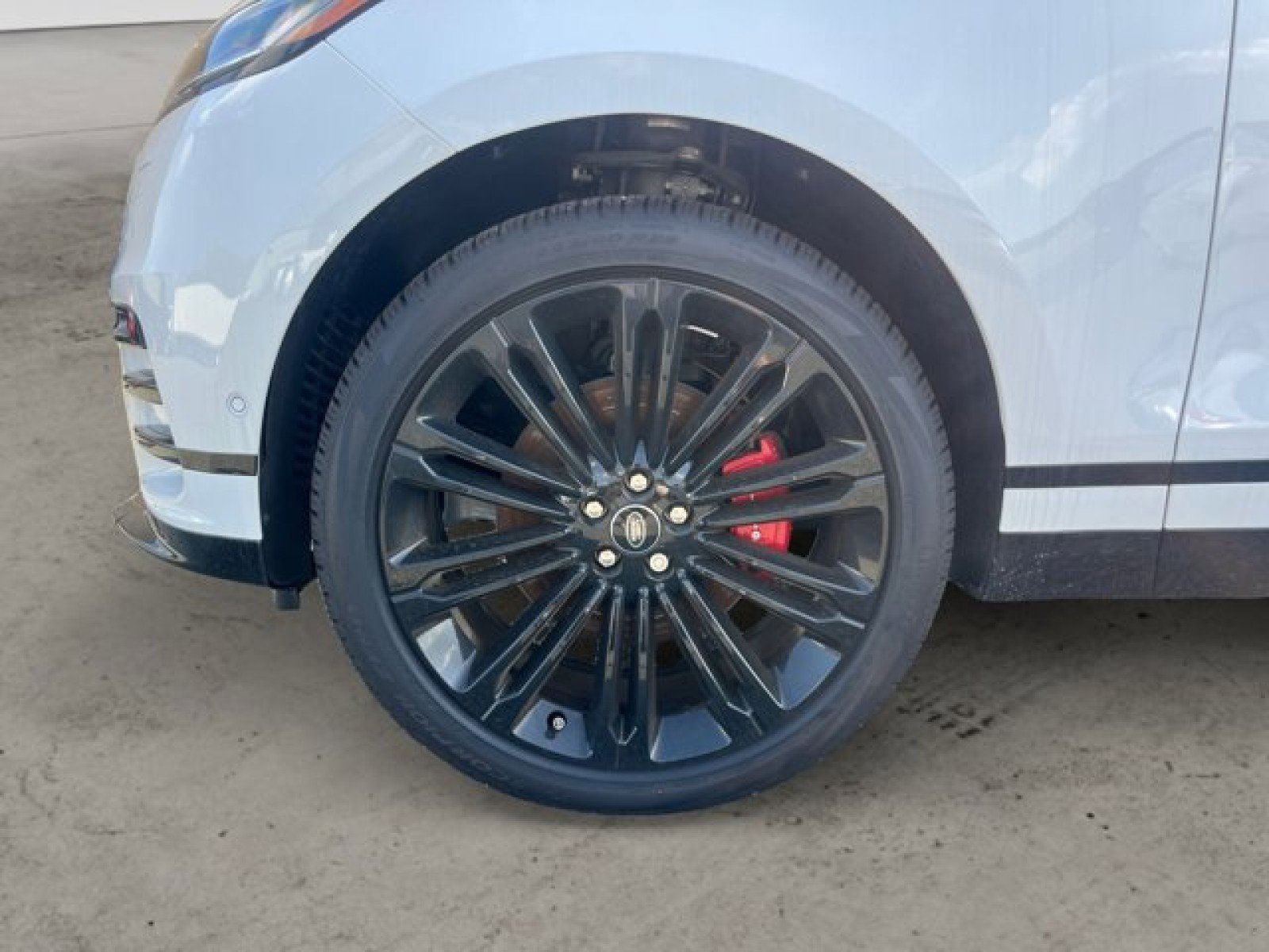 New 2025 Land Rover Range Rover Velar Dynamic SE image 9