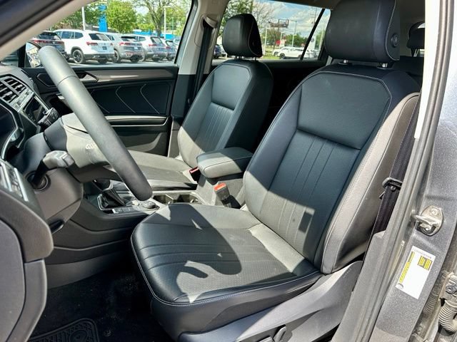 Used 2024 Volkswagen Tiguan SE AWD/4WD image 13