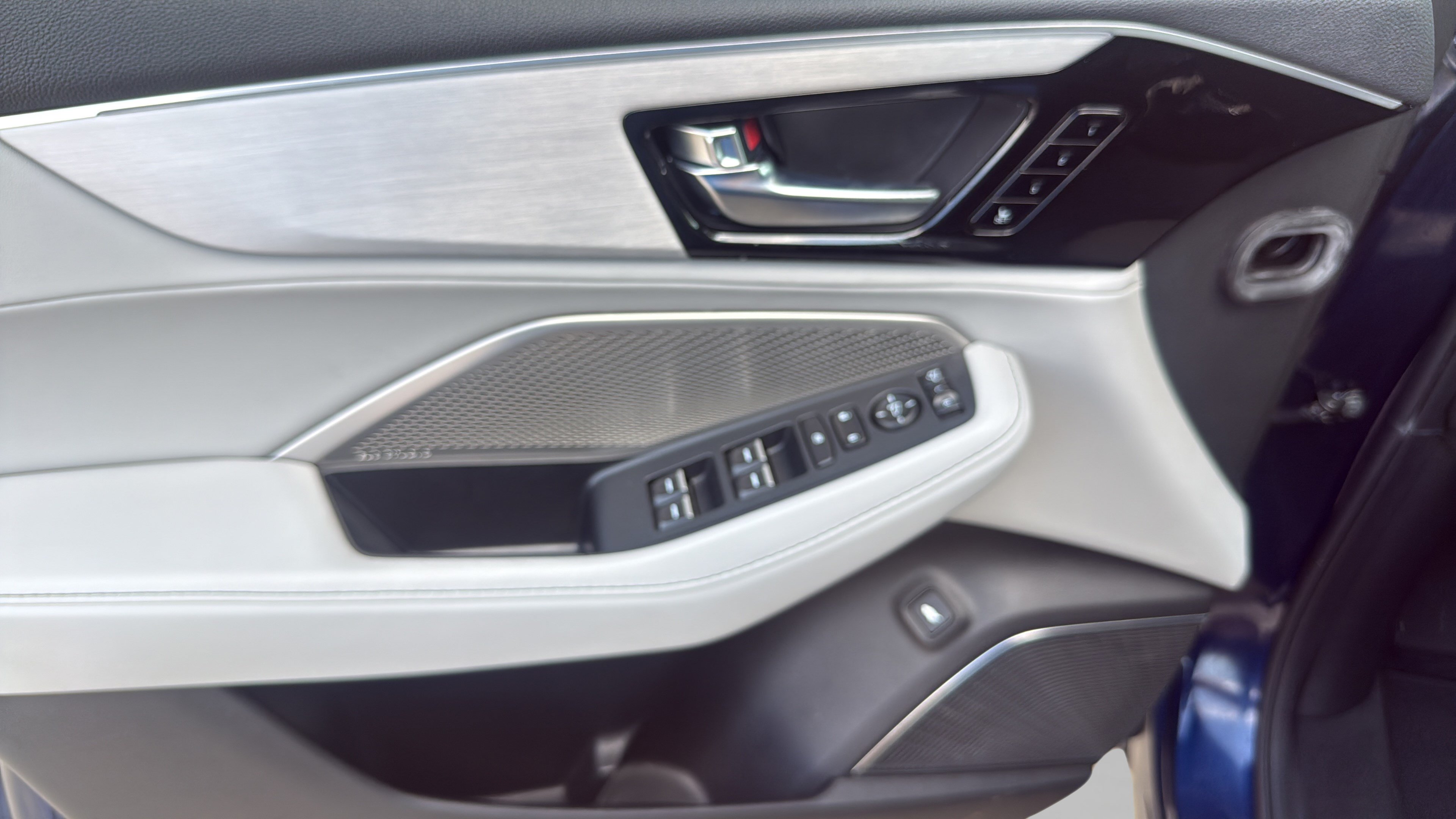 Used 2023 Acura MDX FWD w/ Technology Package image 12