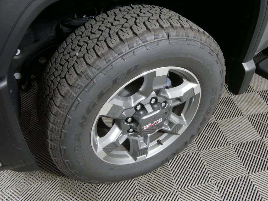 Used 2025 GMC Sierra 2500 SLE w/ Preferred Package AWD/4WD image 13