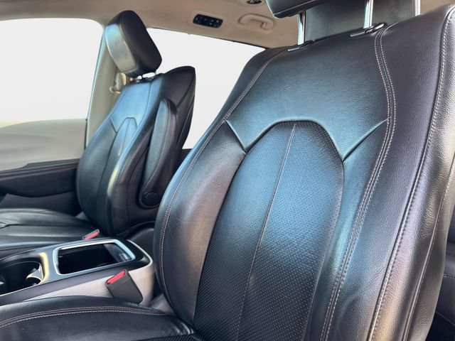 Used 2018 Chrysler Pacifica Touring-L Plus w/ Tire & Wheel Group FWD image 19