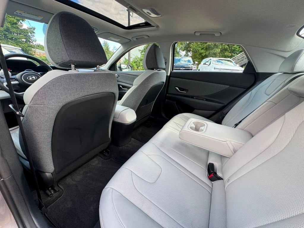 Certified 2023 Hyundai Elantra Limited FWD image 21