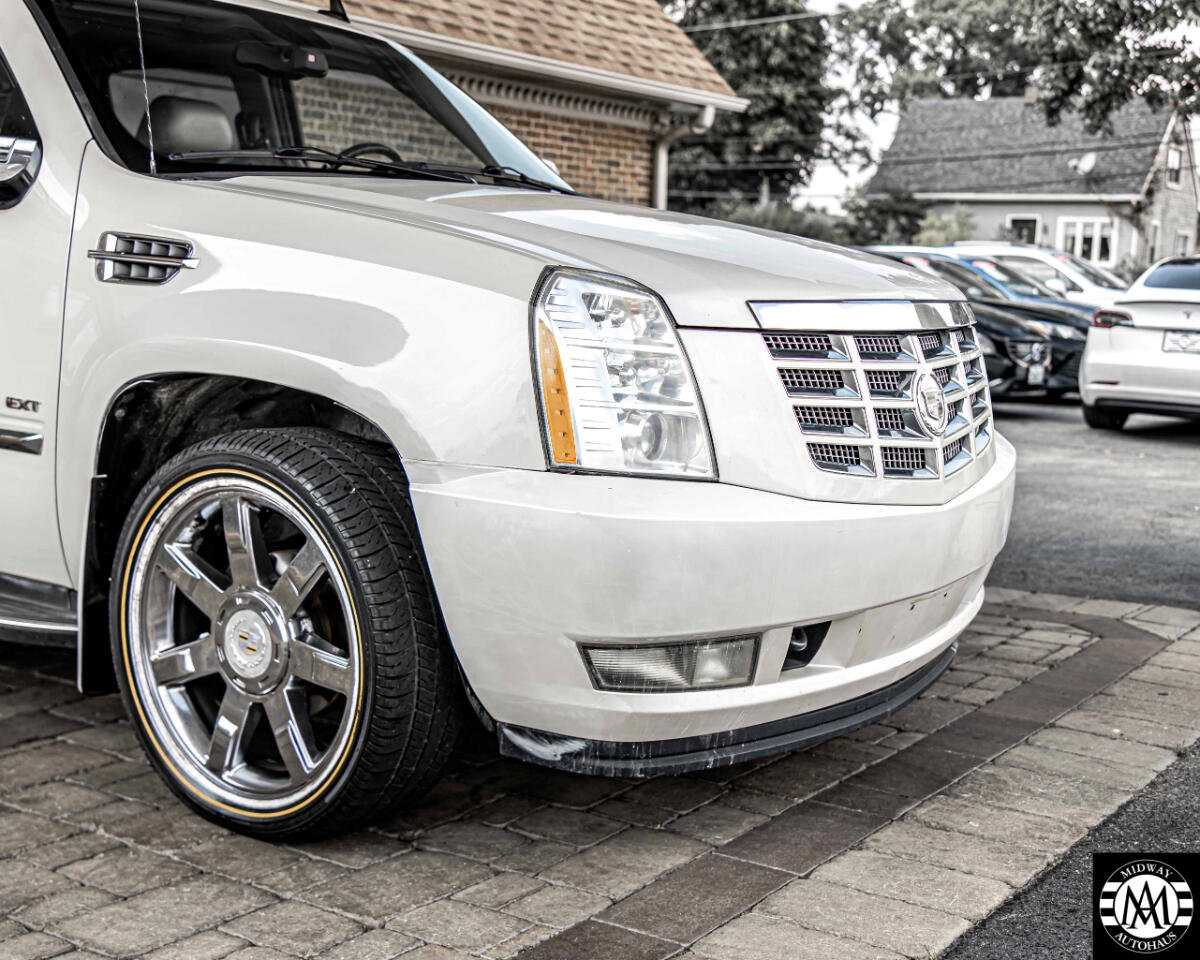 Used 2010 Cadillac Escalade EXT Luxury image 4