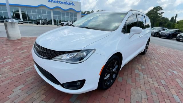 Used 2018 Chrysler Pacifica Touring Plus w/ S Appearance Package FWD image 5