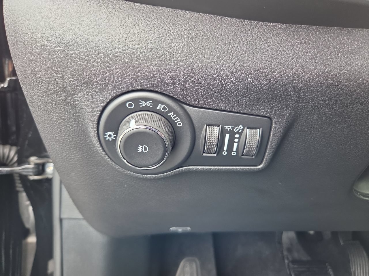 New 2026 Jeep Compass Latitude AWD/4WD image 29