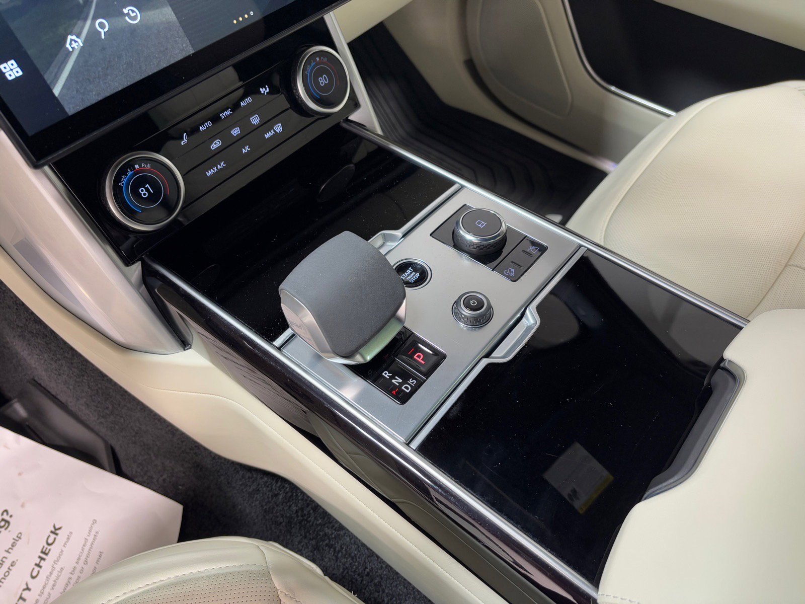 Used 2023 Land Rover Range Rover SE image 14