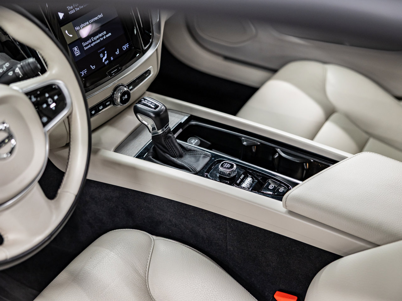 Used 2021 Volvo V60 T5 Cross Country image 35