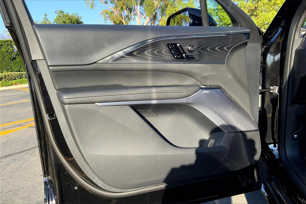 New 2026 Cadillac Lyriq V image 11