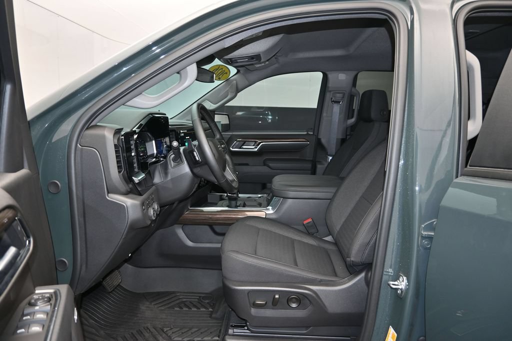 Used 2026 Chevrolet Silverado 1500 LT Trail Boss w/ Safety Package AWD/4WD image 12