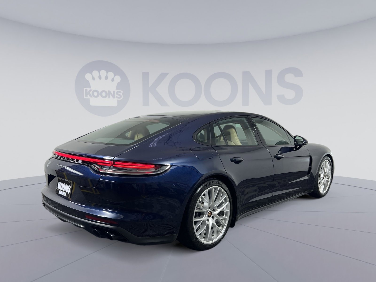 Used 2022 Porsche Panamera 4 image 7