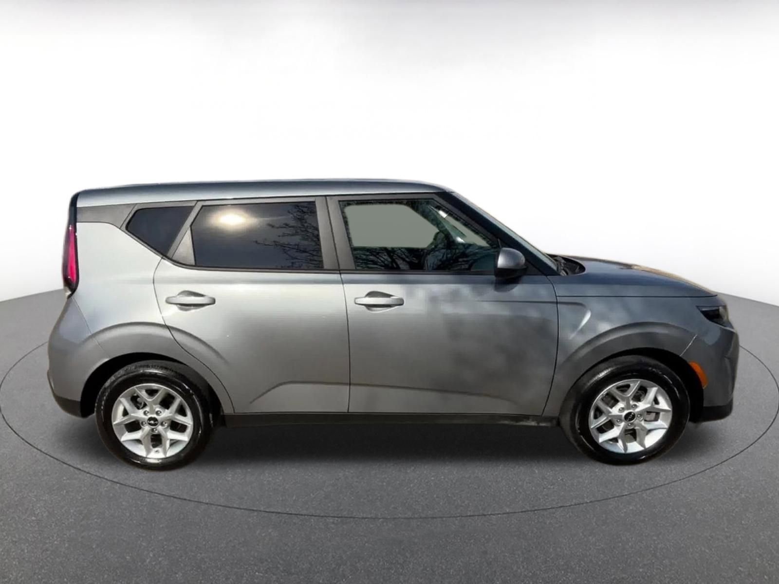 Used 2025 Kia Soul LX w/ LX Technology Package image 16
