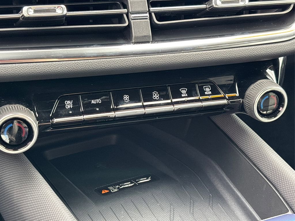 Used 2025 Chevrolet Equinox EV LT w/ Convenience Package II image 31