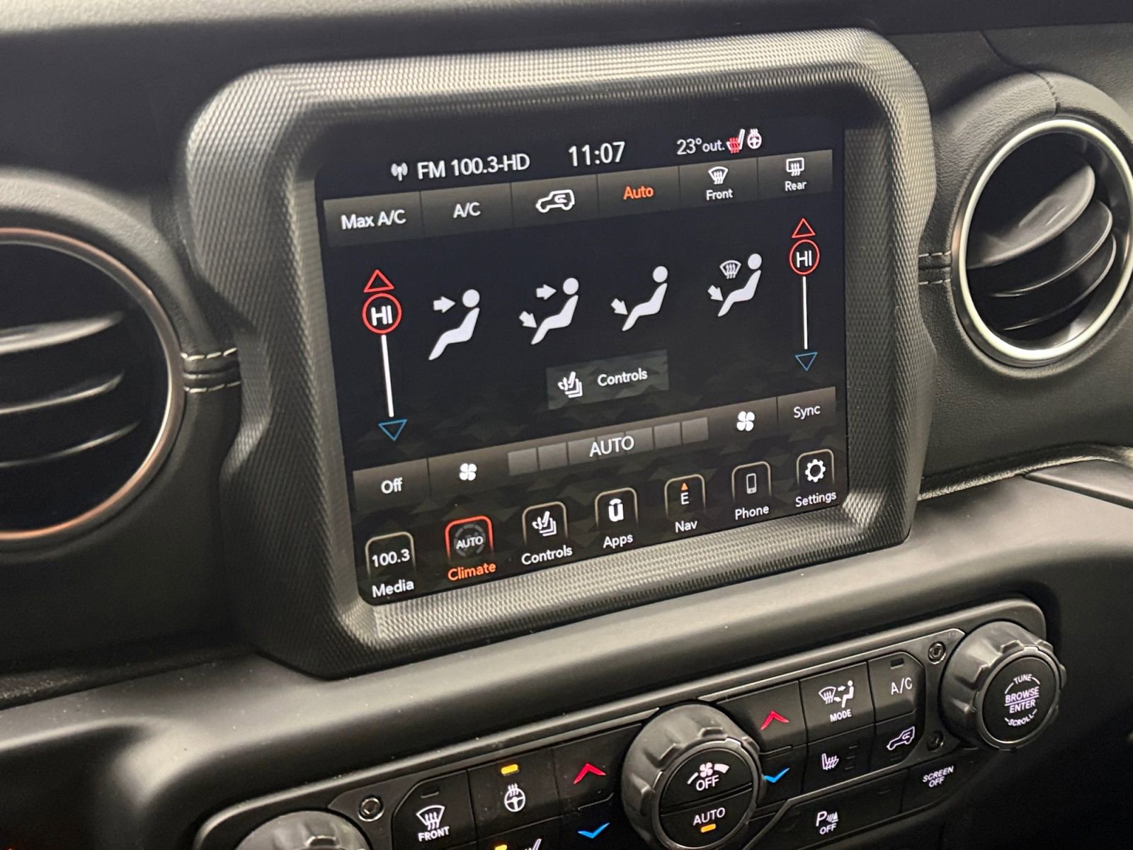 Used 2020 Jeep Wrangler Unlimited Sahara w/ Uconnect 4C Nav & Sound Group AWD/4WD image 26