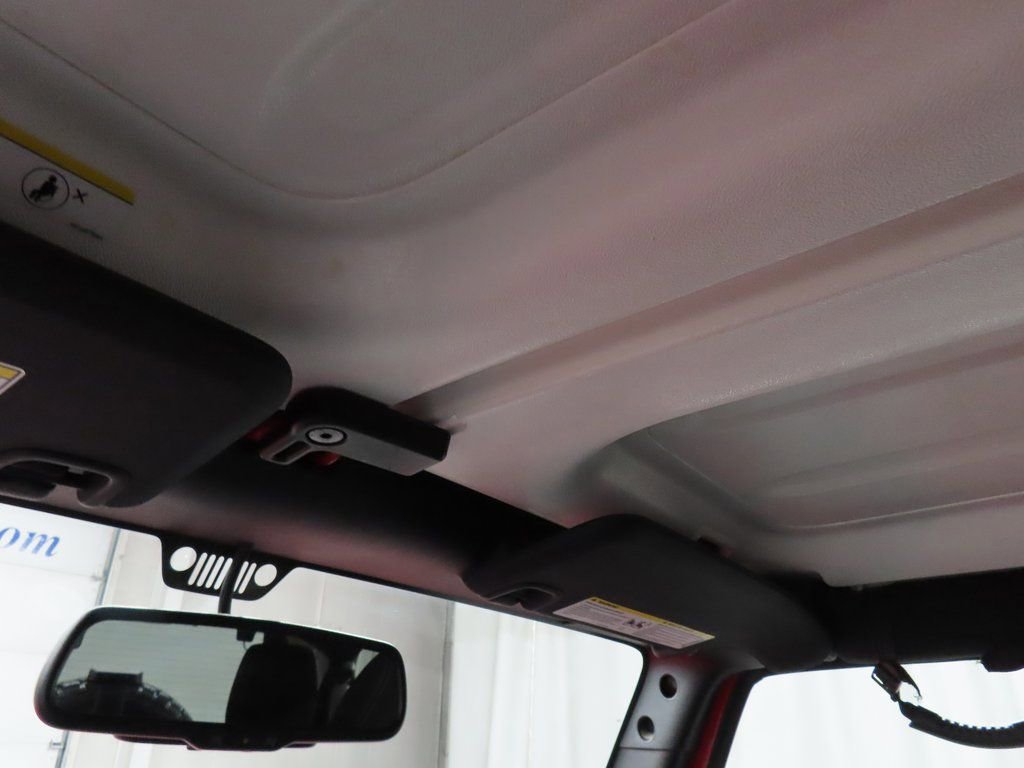 Used 2017 Jeep Wrangler Unlimited Sahara w/ Connectivity Group image 20