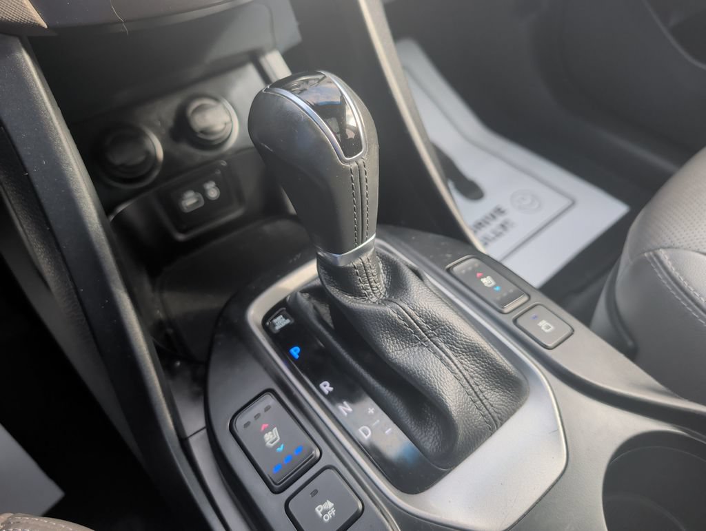 Used 2018 Hyundai Santa Fe AWD image 16
