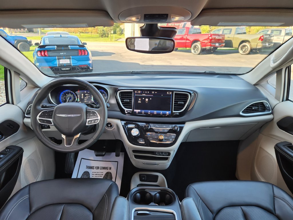 Used 2024 Chrysler Pacifica Touring-L FWD image 20