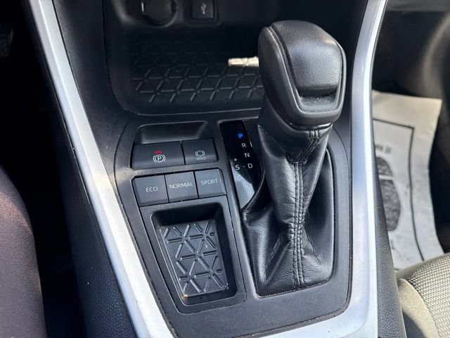 Used 2022 Toyota RAV4 LE w/ Carpet Mat Package (TMS) FWD image 22