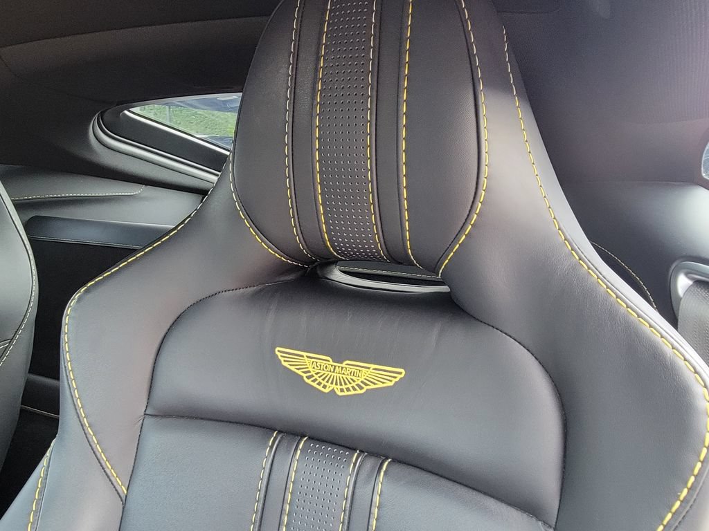Used 2023 Aston Martin V8 Vantage Coupe RWD image 18