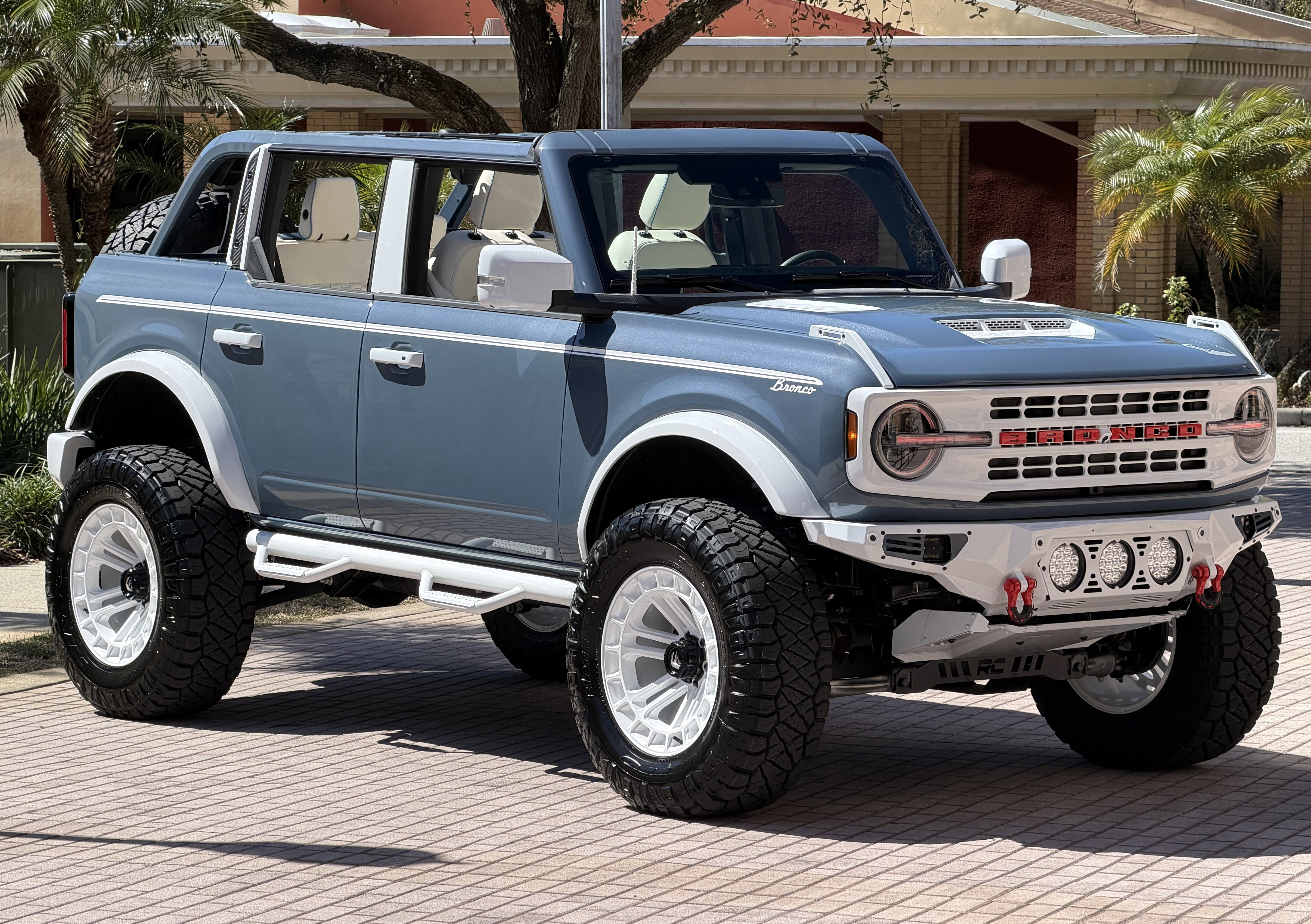 Used 2025 Ford Bronco Outer Banks AWD/4WD image 13