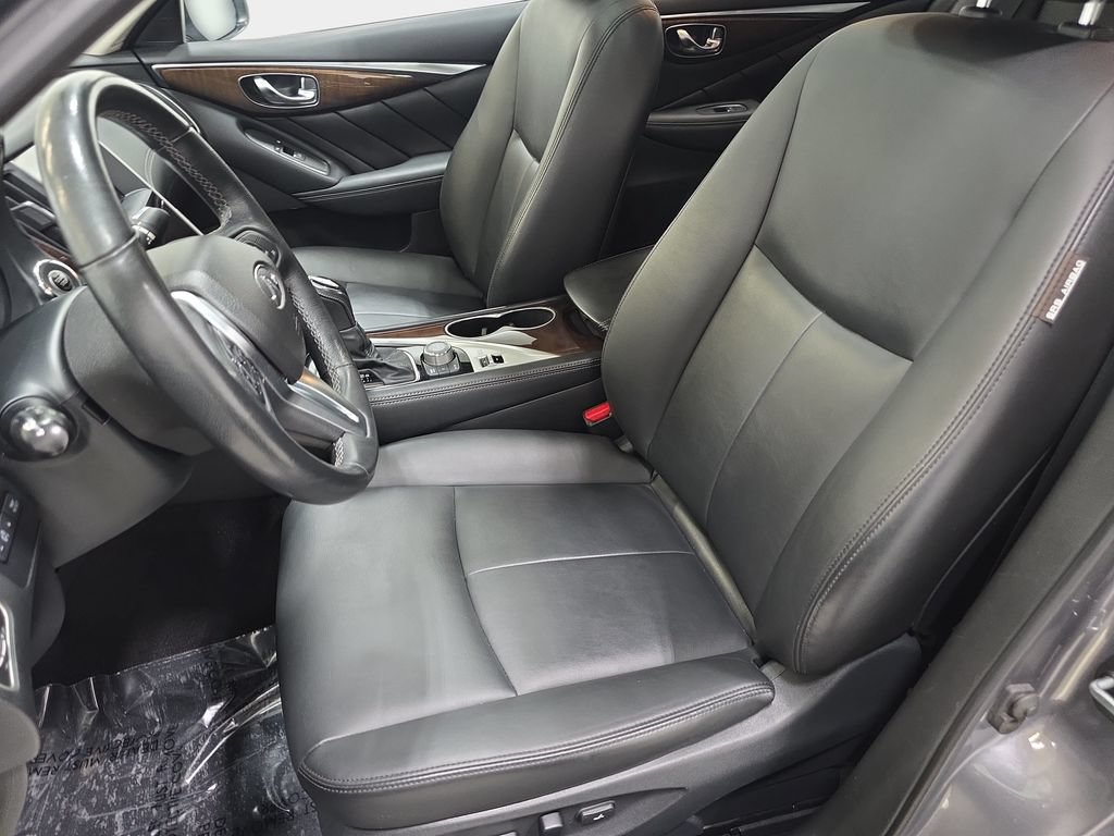 Used 2019 INFINITI Q50 Luxe w/ Essential Package (3.0T Luxe) AWD/4WD image 11