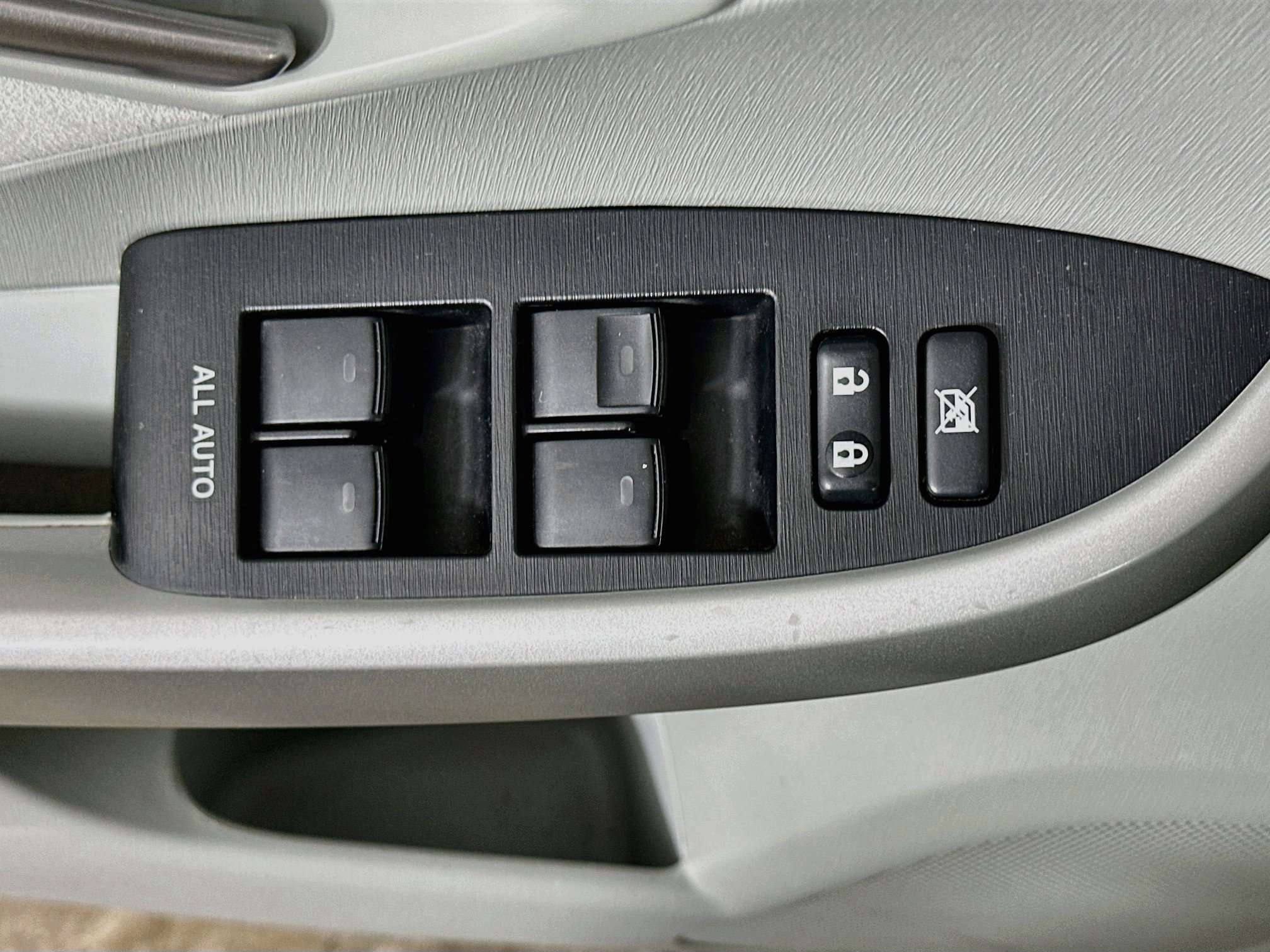 Used 2013 Toyota Prius Two FWD image 15