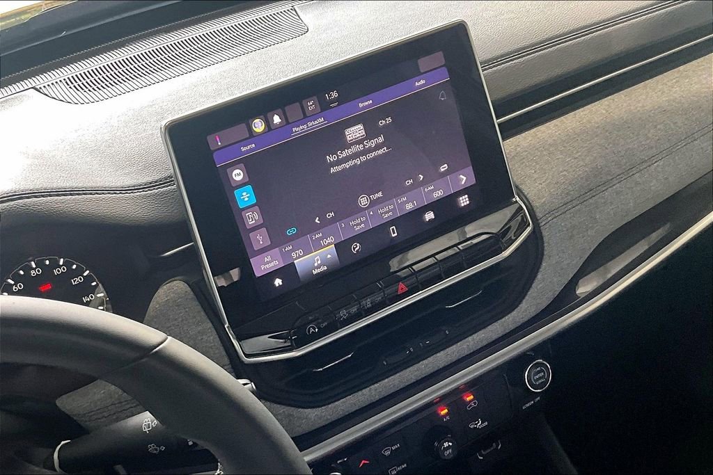 Used 2024 Jeep Compass Latitude image 10