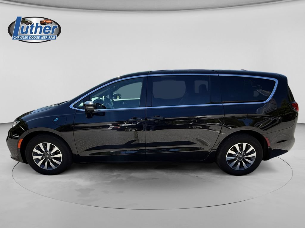 Used 2025 Chrysler Pacifica Select FWD image 2