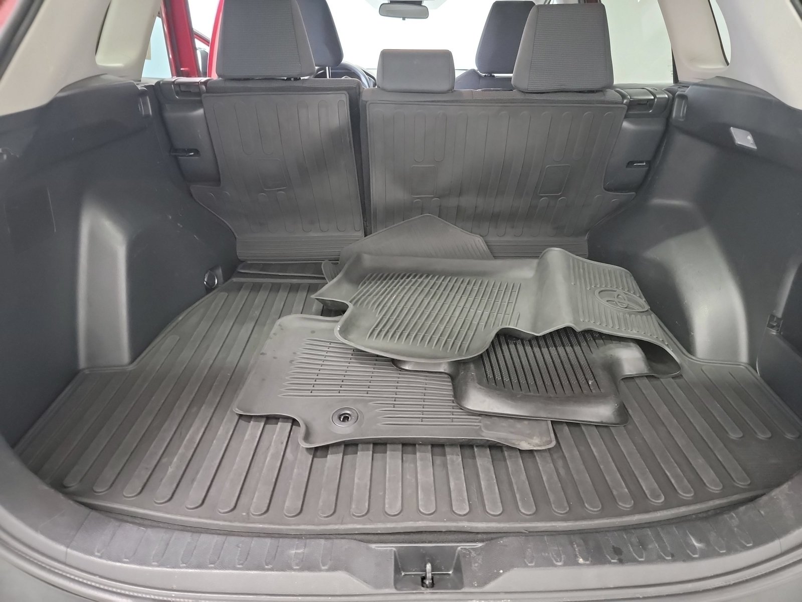 Used 2021 Toyota RAV4 LE AWD/4WD image 25