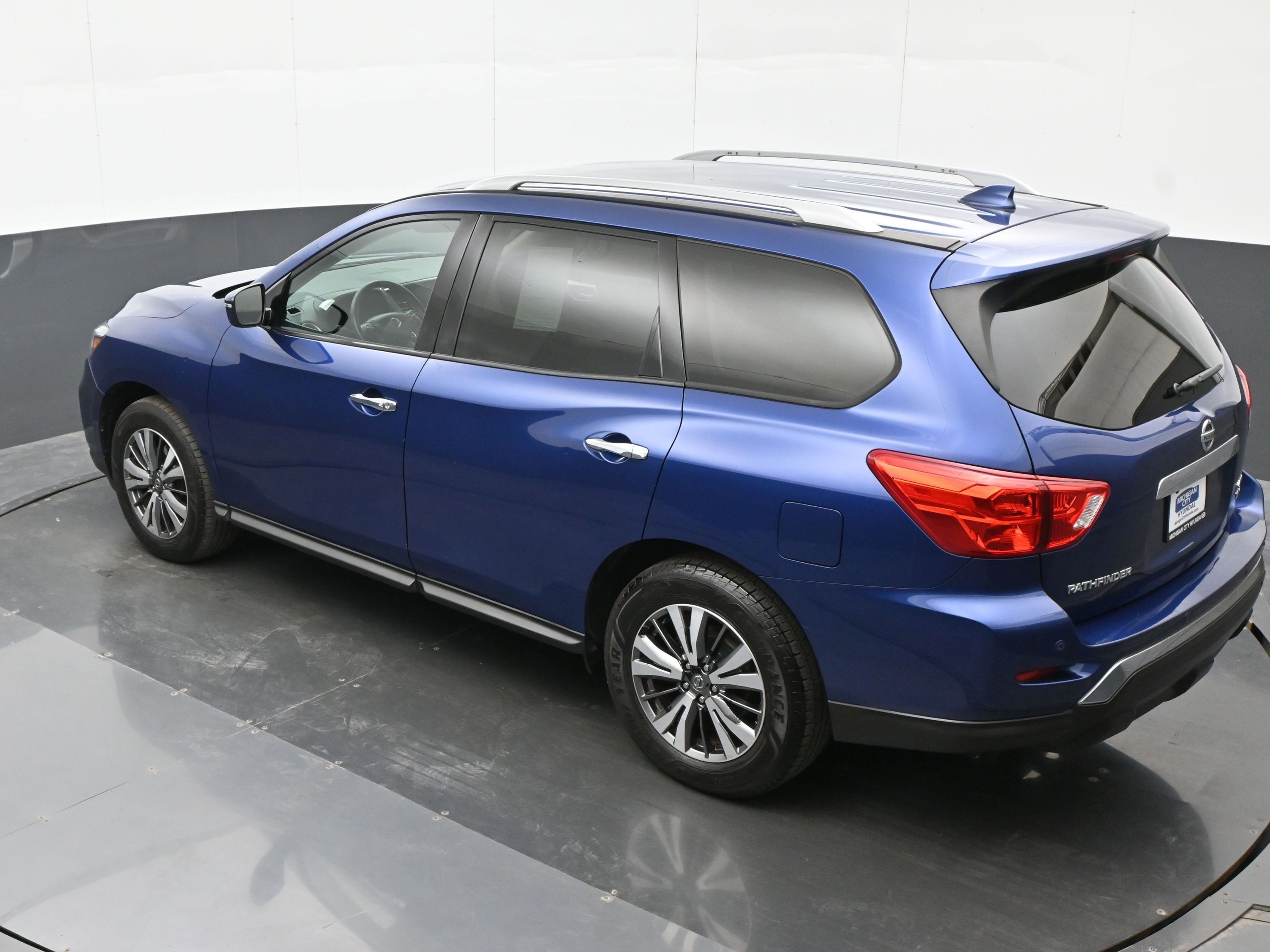 Used 2020 Nissan Pathfinder SV image 32