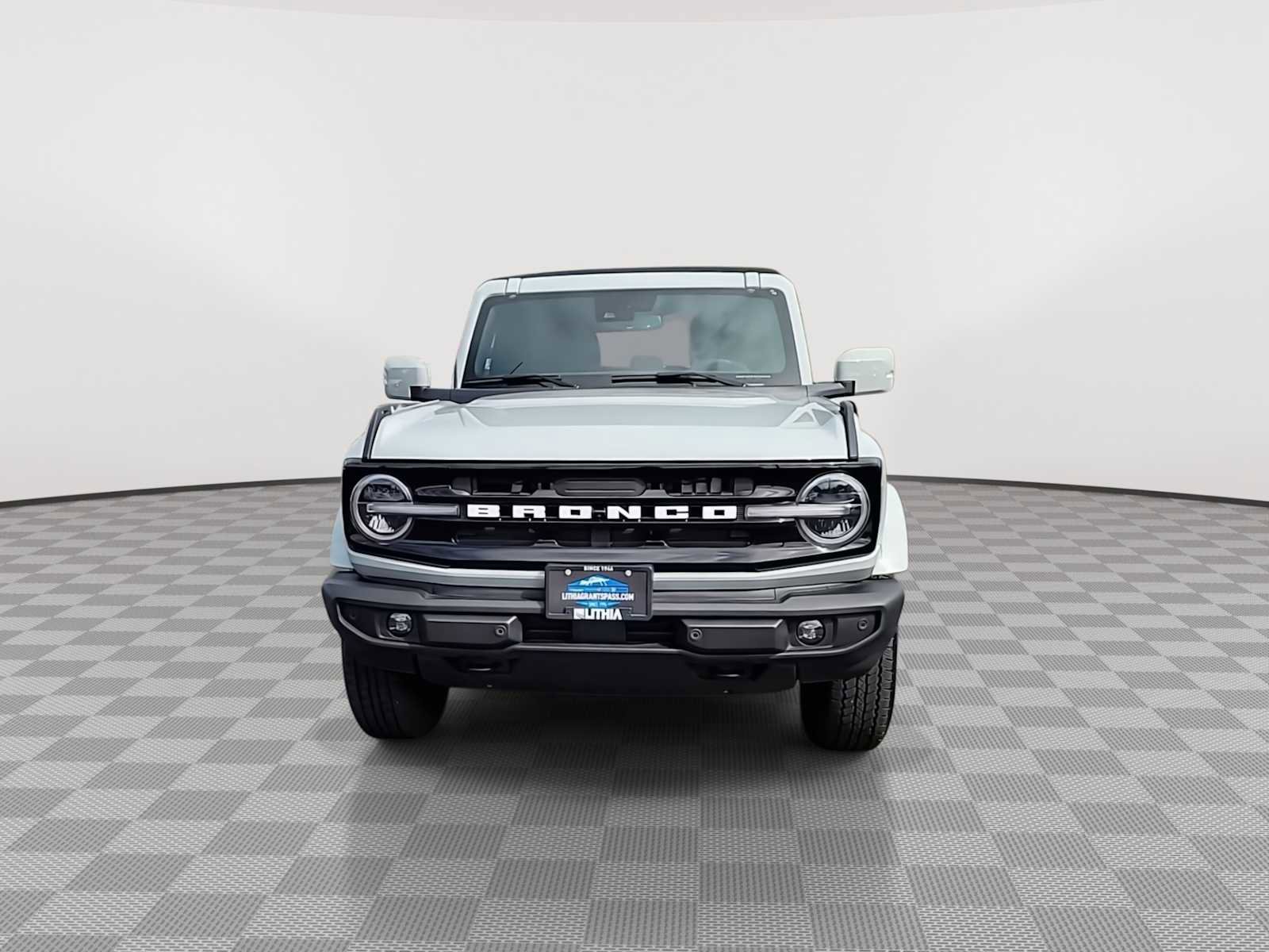Used 2024 Ford Bronco Outer Banks image 3