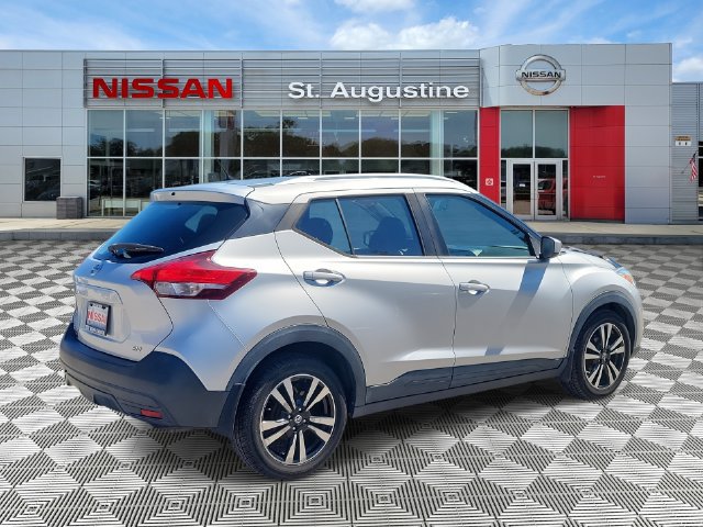 Used 2018 Nissan Kicks SV FWD image 2