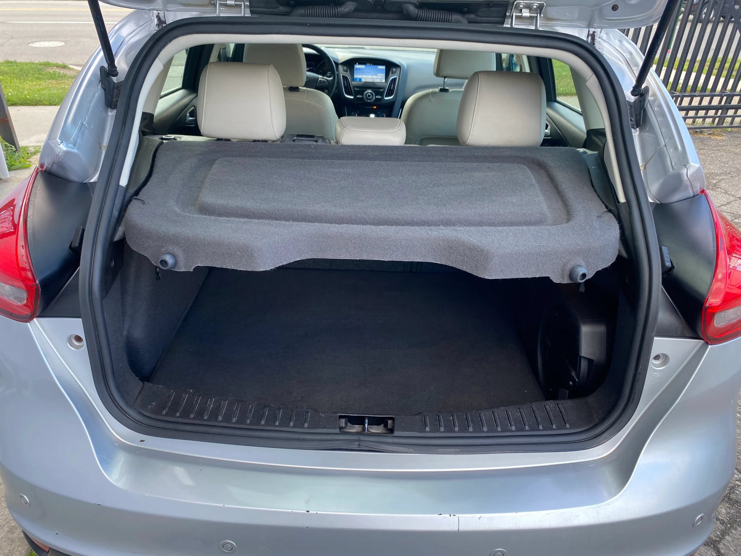 Used 2016 Ford Focus Titanium FWD image 10