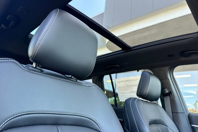 New 2025 Jeep Grand Cherokee Limited 4xe image 14