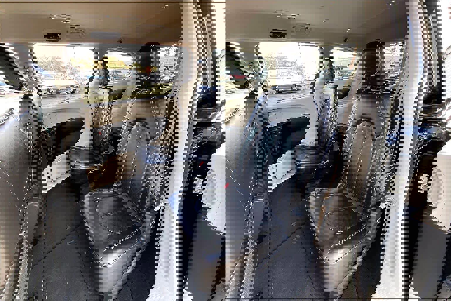 Used 2023 Chrysler Pacifica Touring-L image 19