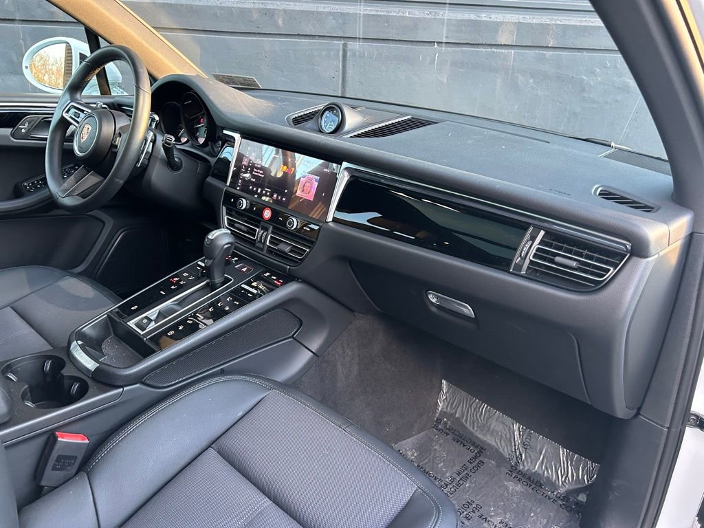 Certified 2025 Porsche Macan image 21