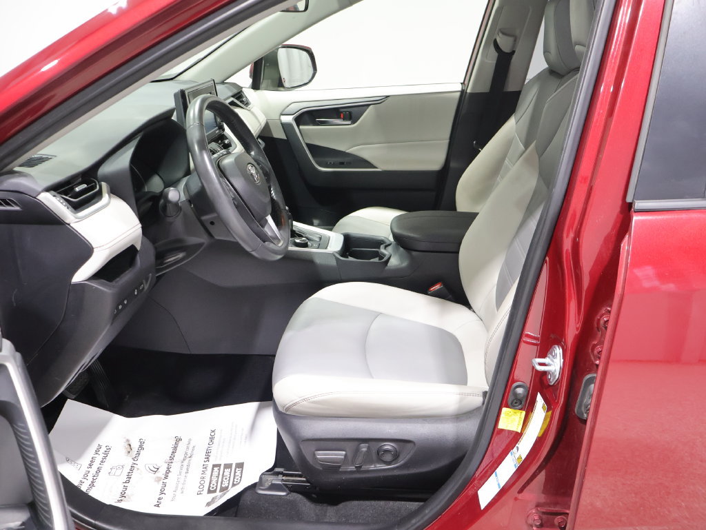Used 2021 Toyota RAV4 XLE Premium AWD/4WD image 11