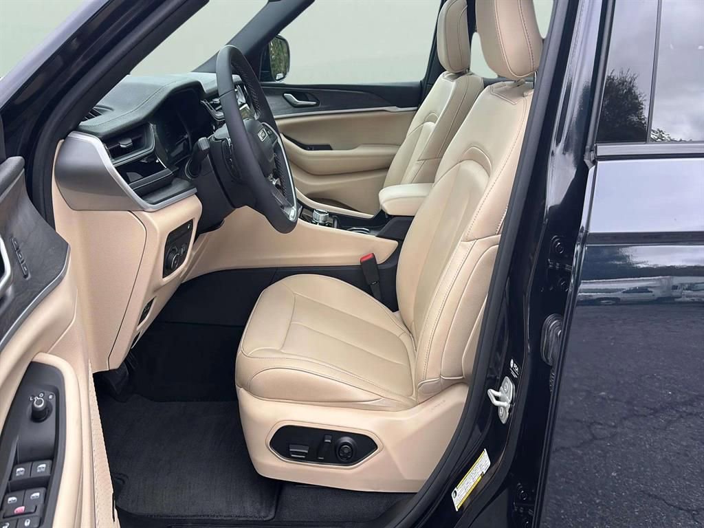 Used 2023 Jeep Grand Cherokee 4WD 4xe image 11