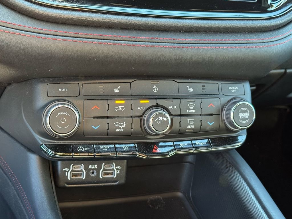 Used 2025 Dodge Durango GT w/ Blacktop Package AWD/4WD image 30