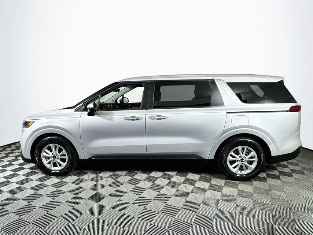 Used 2023 Kia Carnival LX w/ Paint Protection Package FWD image 4