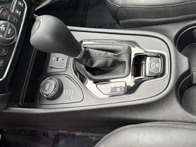 Used 2019 Jeep Cherokee Limited AWD/4WD image 25