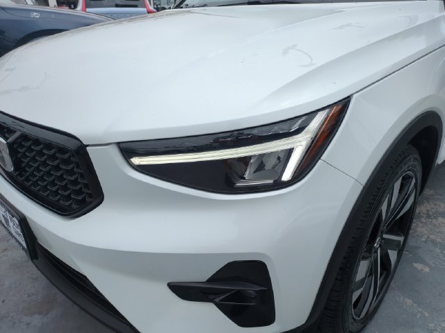 Certified 2023 Volvo XC40 B5 Plus w/ Protection Package Premier AWD/4WD image 9