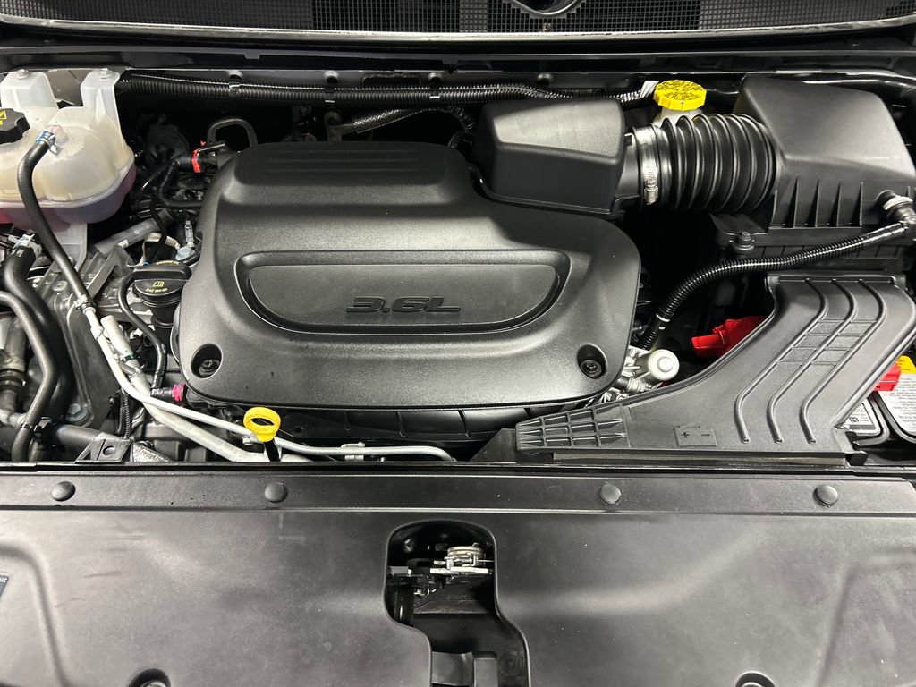 Used 2024 Chrysler Pacifica Limited FWD image 28