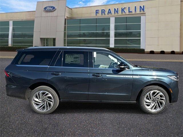 New 2025 Lincoln Navigator Reserve image 8