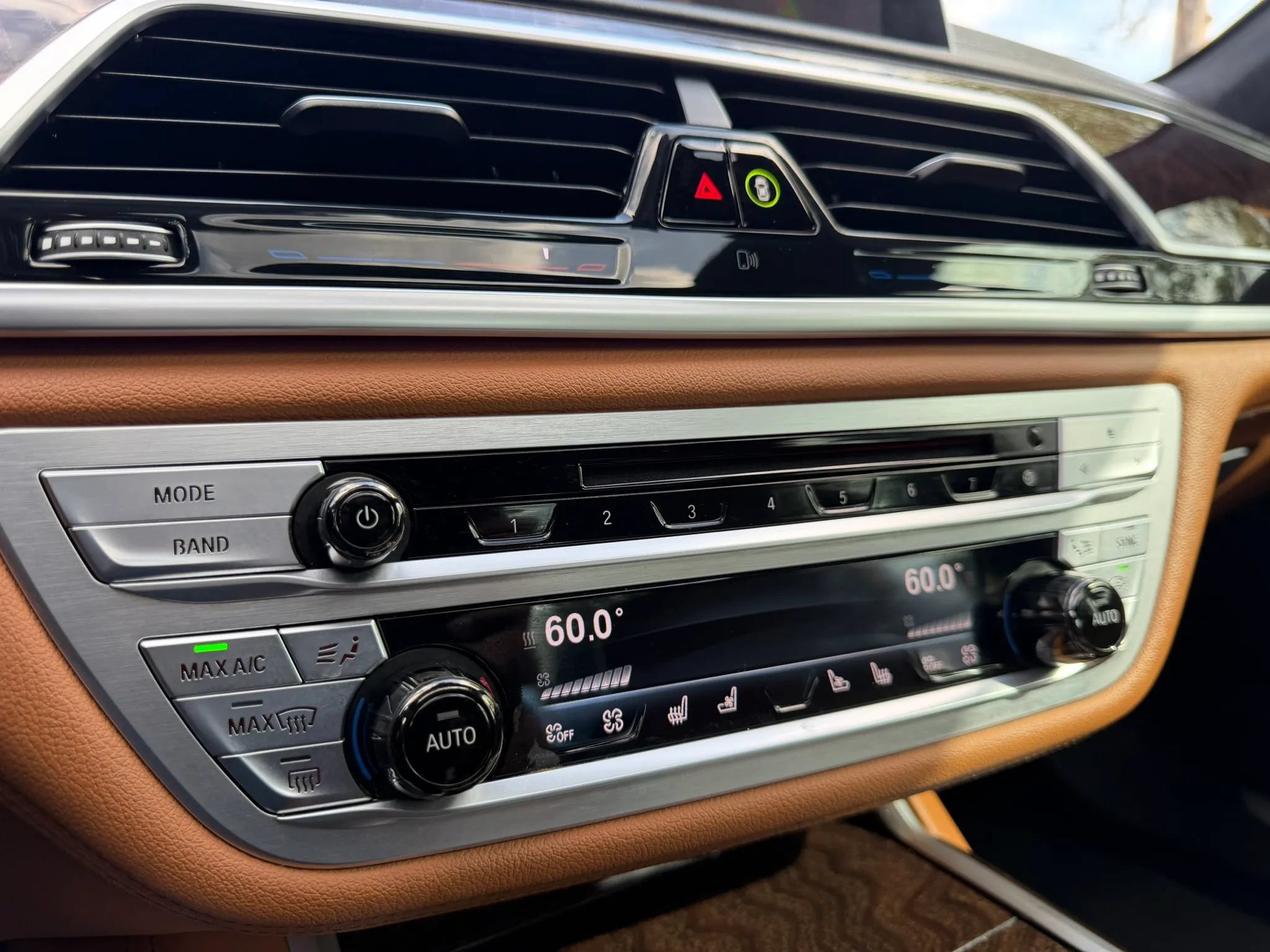 Used 2017 BMW 750i RWD image 38