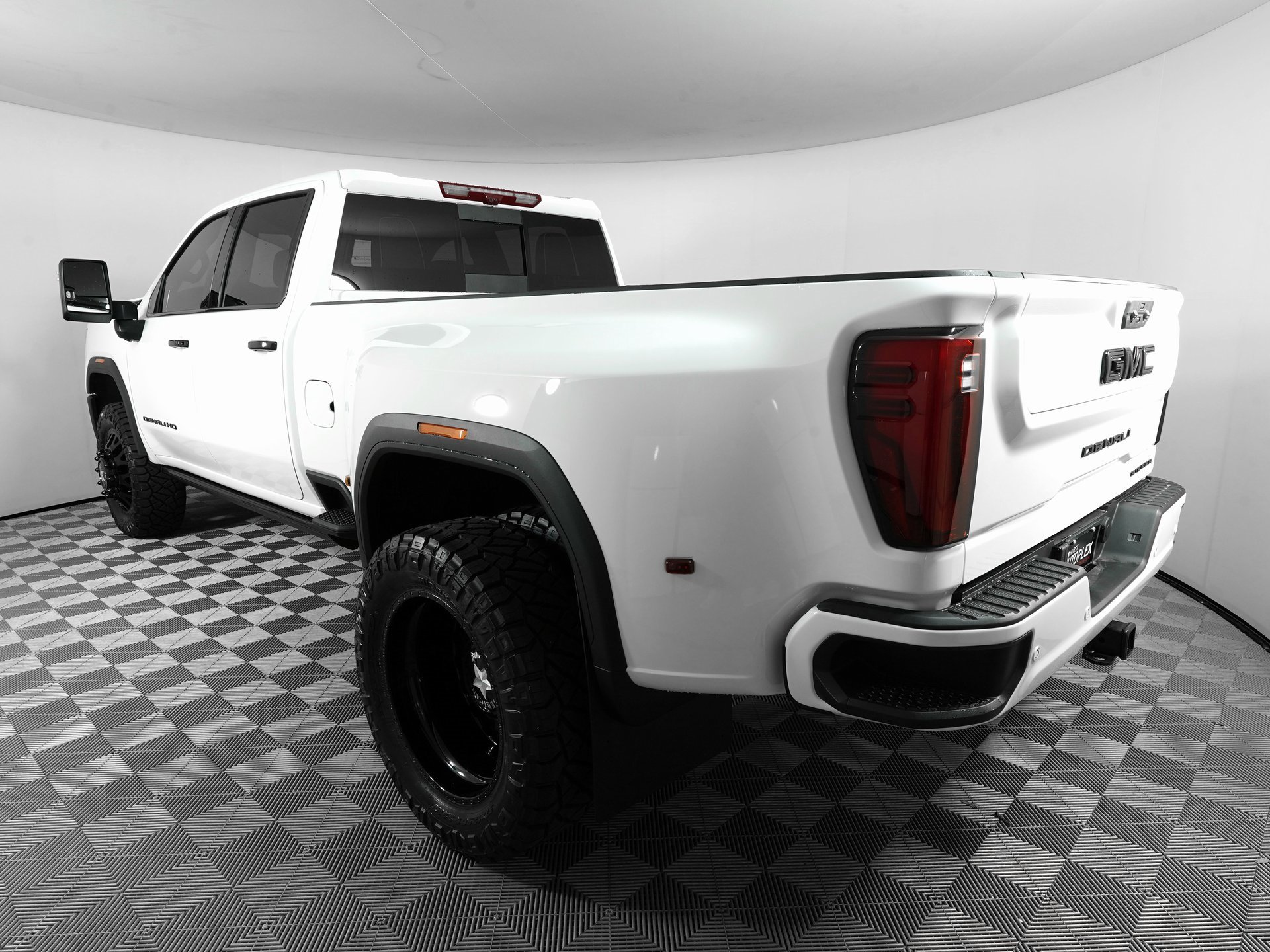Used 2025 GMC Sierra 3500 Denali Ultimate image 9