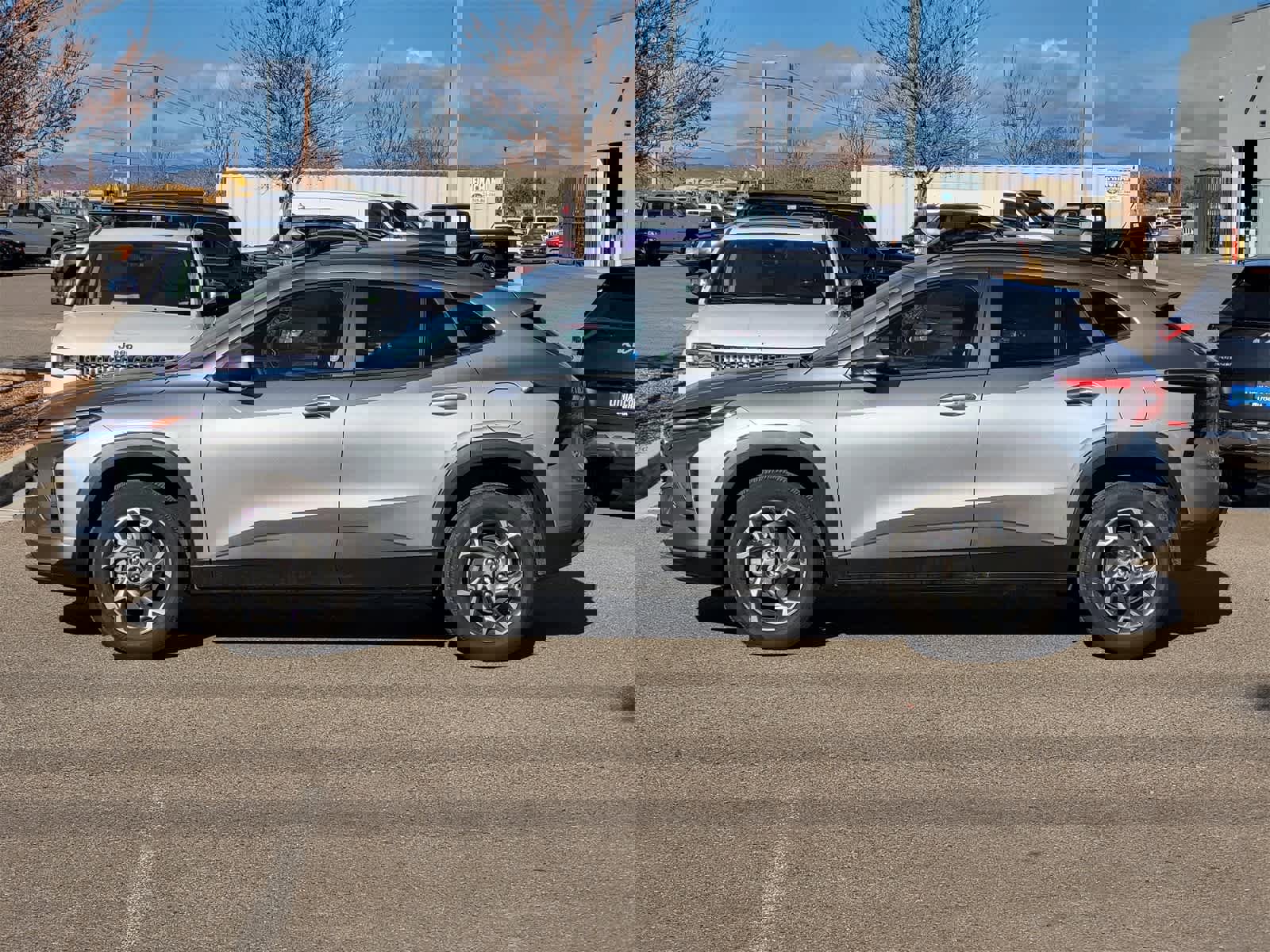 Used 2025 Chevrolet Trax LT w/ LT Convenience Package image 4