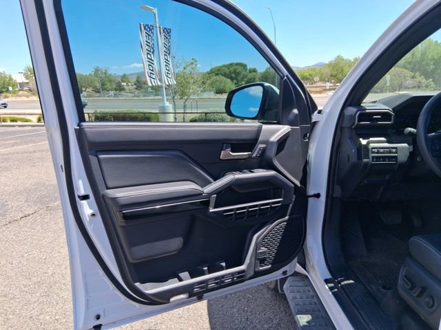 Used 2025 Toyota 4Runner Limited AWD/4WD image 3