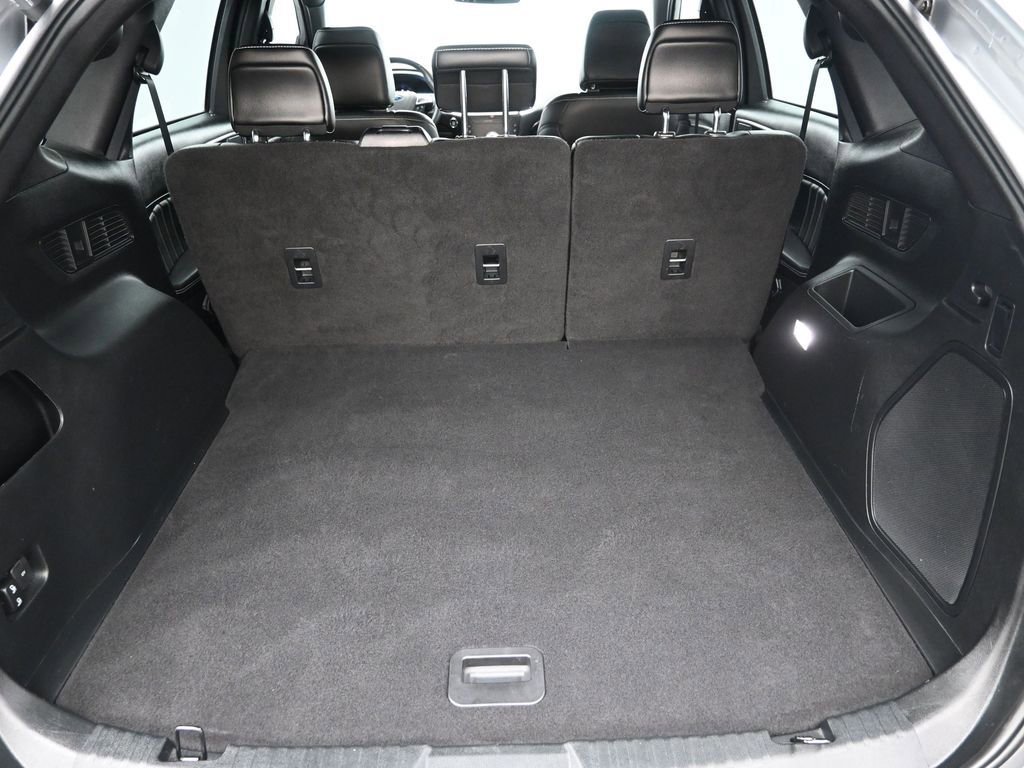 Used 2020 Ford Edge ST image 25