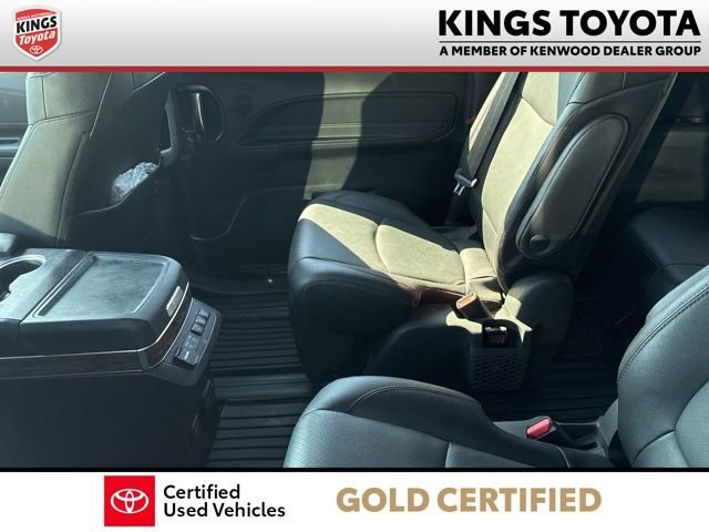 Used 2025 Toyota Sienna Platinum AWD/4WD image 10